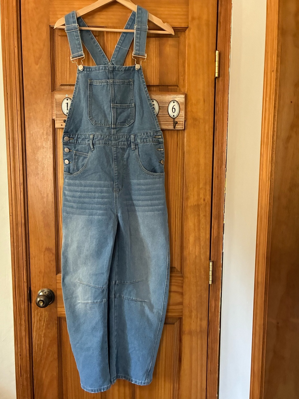 Women’s barrel legged overalls.
